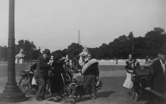 Framed Print : World War 2 refugees leaving Paris in a panic, June 13, 1940. The next day the German invasion army entered Paris. (BSLOC_2013_11_62)