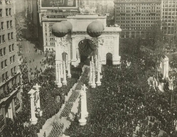 Framed Print : World War I Victory Arch, on Fifth Avenue near Madison Sqaure Park on March 25, 1919. The 27th Infantry Division marches through a Roman styled triumphal as a crowd cheers them