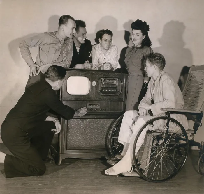 Framed Print : World War II era servicemen patients explore the new radio-television at St. Albans U.S. Naval Hospital in Queens New York, in 1943 Framed Print : World War II era servicemen patients explore the new radio-television at St. Albans U.S. Naval Hospital in Queens New York, in 1943