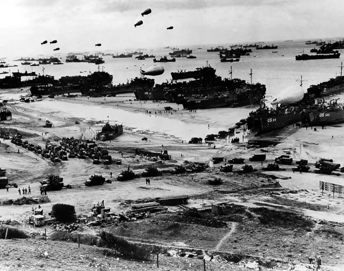 Framed Print : World War II, Normandy Beachhead invasion, France, June 6, 1944.. Courtesy: CSU Archives  /  Everett Collection