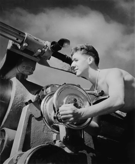 Framed Print : World War II, U.S. soldier sighting the enemy, circa 1940-1946 Framed Print : World War II, U.S. soldier sighting the enemy, circa 1940-1946