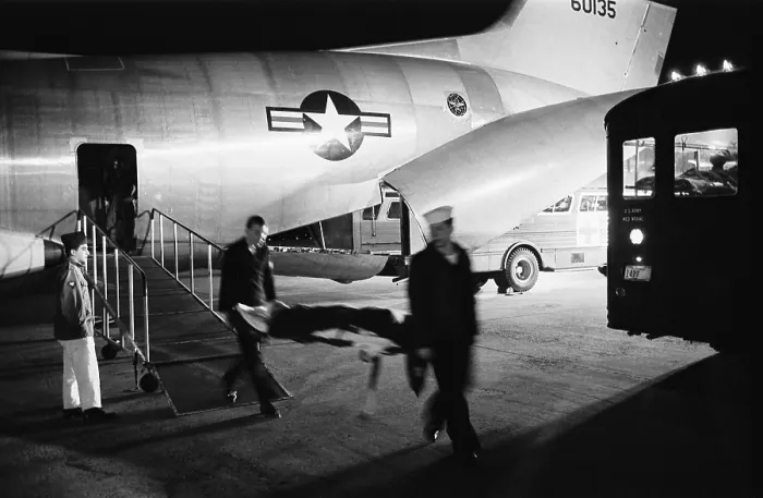 Framed Print : Wounded servicemen arriving from Vietnam at Andrews Air Force Base on March 8, 1968 Framed Print : Wounded servicemen arriving from Vietnam at Andrews Air Force Base on March 8, 1968