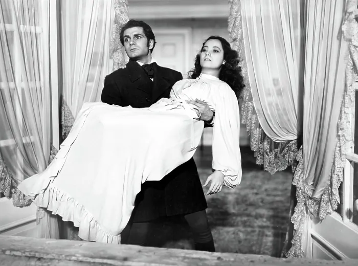Framed Print : WUTHERING HEIGHTS, Laurence Olivier, Merle Oberon, 1939 Framed Print : WUTHERING HEIGHTS, Laurence Olivier, Merle Oberon, 1939