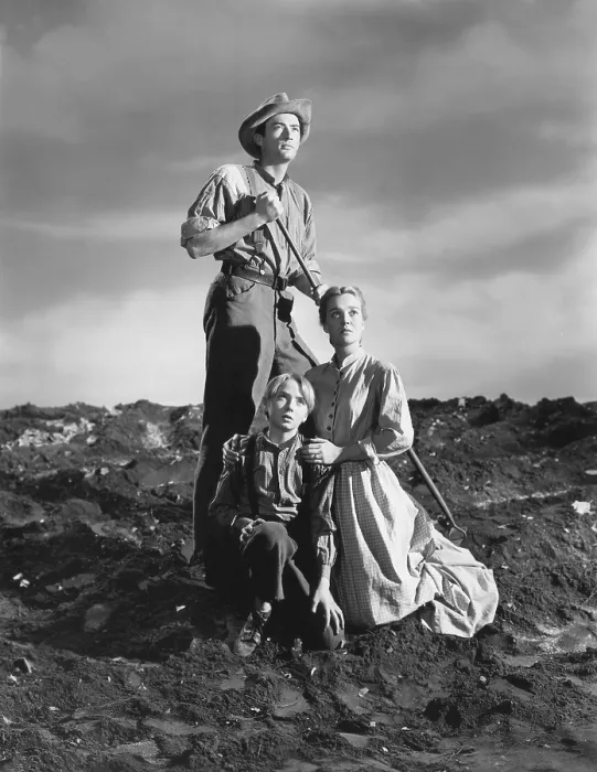 Framed Print : THE YEARLING, from left: Gregory Peck, Claude Jarman, Jr. Jane Wyman, 1946