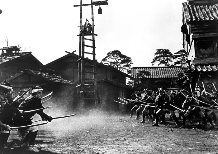Framed Print : YOJIMBO, Toshiro Mifune (on scaffold), 1961