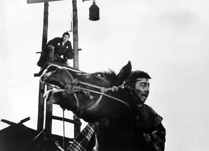 Framed Print : YOJIMBO, Toshiro Mifune (on scaffold), 1961 Framed Print : YOJIMBO, Toshiro Mifune (on scaffold), 1961