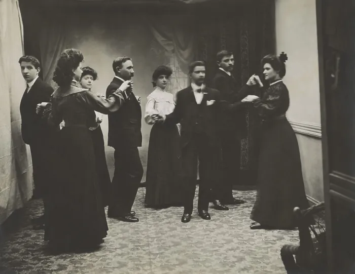 Framed Print : Young Irish American men and women executing an eight hand reel in NYC dancing class, 1905
