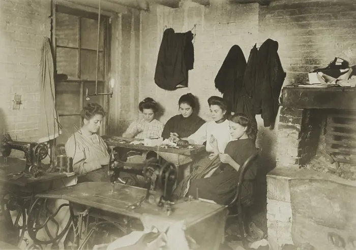 Framed Print : Four young women sewing in a New York City sweatshop, 1906. Photo by Lewis Hine (BSLOC_2018_1_38) Framed Print : Four young women sewing in a New York City sweatshop, 1906. Photo by Lewis Hine (BSLOC_2018_1_38)