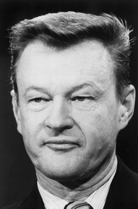 Framed Print : ZBIGNIEW BRZEZINSKI, portrait. Courtesy: CSU Archives  /  Everett Collection