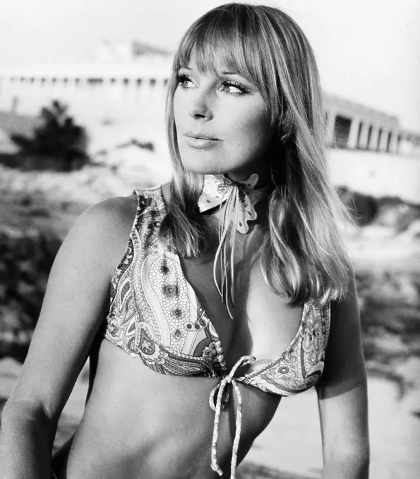 Framed Print : ZEPPELIN, Elke Sommer, 1971