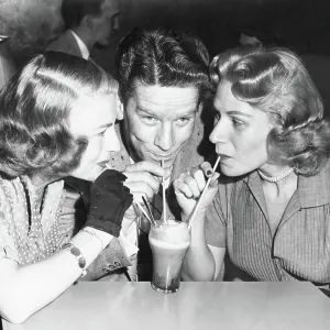 YOUR HIT PARADE, from left: Dorothy Collins, Snooky Lanson, Eileen Wilson, sharing ice cream soda, (1953), 1950-1959
