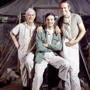 MASH, (aka M*A*S*H*), from left, Harry Morgan, Alan Alda, Mike Farrell, (1975), 1972-1983
