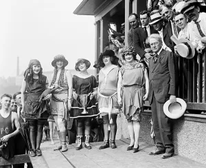 Images Dated 13th December 2007: 1921 beauty contestants at Washington, D