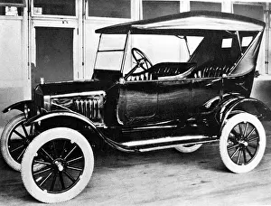 Ford Prints: 1923 Model T Ford.. Courtesy: CSU Archives / Everett Collection