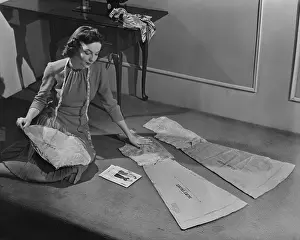 Consumer Goods Prints: In the 1940s, many women continued to sew their own clothing