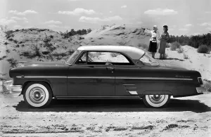 Automobile Prints: 1954 Mercury Monterey hardtop. Courtesy: CSU Archives/Everett Collection