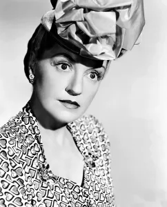 Images Dated 7th May 2015: OVER 21, Lee Patrick, 1945