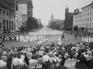 Suits Prints: 25, 000 to 35, 000 members of the Ku Klux Klan march down Pennsylvania Avenue on August 8
