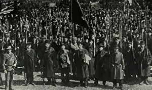 Petrograd Prints: 40, 000 Russians were armed to defend Petrograd against the Gen. Korniloff. Aug. 1917