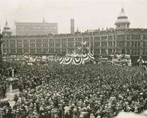 Csubeta Prints: 75, 000 cheer Wendell Willkie at Field Monument Circle