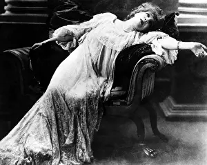 Sarah Prints: Actress Sarah Bernhardt (1844-1923). Courtesy: CSU Archives/Everett Collection
