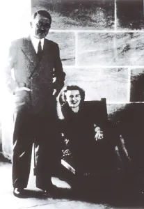 Hitler Prints: Adolf Hitler and Eva Braun. AISA/Everett Collection**US SALES ONLY**