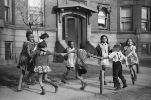 Street Scenes Prints: African American children playing on the sidewalk in Chicago