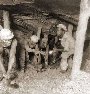 Mining Prints: African gold miners developing a drift
