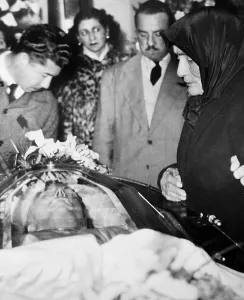 Argentine Prints: An aged woman, shrouded in mourning