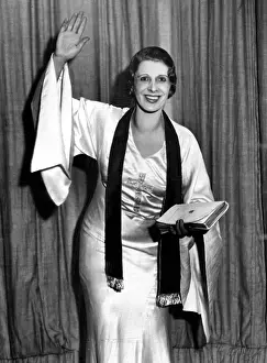Aimee Semple McPherson, 1933. Courtesy: CSU Archives / Everett Collection