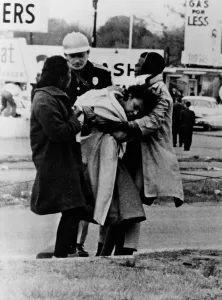 Disorder Prints: Alabama State Trooper offers no assistance