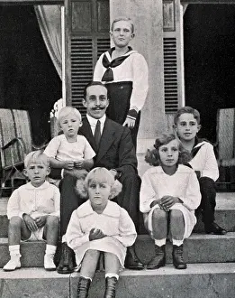 Alfonso Xiii 1886 1941 Prints: Alfonso XIII with all his sons (1915). AISA/Everett Collection**US SALES ONLY**
