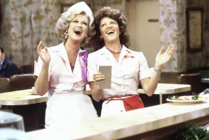Restaurant Prints: ALICE, (from left): Diane Ladd, Linda Lavin, (Season 5), 1976-85