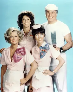 Uniform Prints: ALICE, from left: Diane Ladd, Linda Lavin, Beth Howland, Vic Tayback, 1976-85