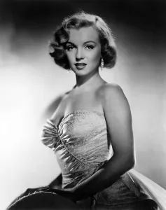 ALL ABOUT EVE, Marilyn Monroe, 1950, TM & Copyright (c) 20th Century Fox Film Corp./courtesy Everett Collection