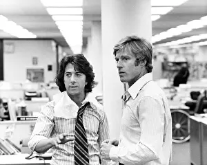 ALL THE PRESIDENT'S MEN, from left, Dustin Hoffman, Robert Redford, on-set, 1976. Warner Bros./courtesy Everett Collection