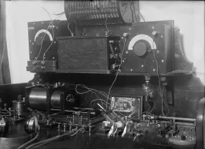 Wires Prints: Amateur wireless station, photograph, circa 1910-1915