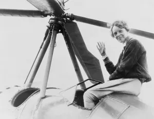 Amelia Prints: Amelia Earhart (1897-1937), waving