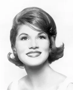 Singer Prints: American singer Phyllis McGuire, c. 1963.. Courtesy: CSU Archives / Everett Collection