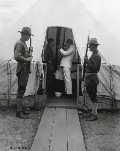 Illnesses Prints: American soldier gets throat sprayed to prevent influenza