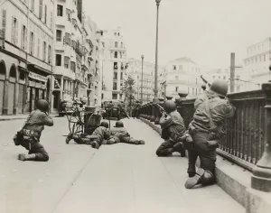 Lcgr1310 Prints: American soldiers in combat positions in the streets of Algiers