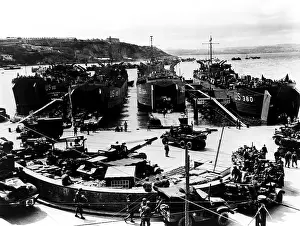 Loading Prints: American soldiers being loaded into barges in Plymouth