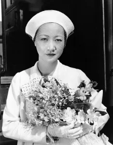 Asian American Prints: Anna May Wong arriving in Hollywood in a travelling costume of white herringbone linen