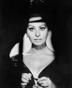 Images Dated 23rd August 2010: ARABESQUE, Sophia Loren, 1966
