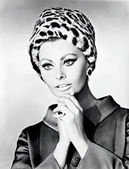 Cocktail Ring Prints: ARABESQUE, Sophia Loren, 1966