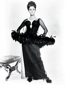 Images Dated 18th December 2018: ARABESQUE, Sophia Loren, 1966