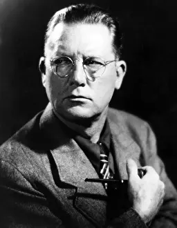 Author Prints: Author Erle Stanley Gardner. ca.1940. Courtesy: CSU Archives/Everett Collection