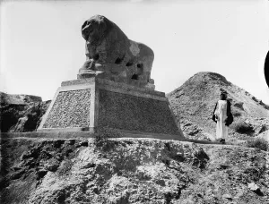 Images Dated 11th December 2007: Babylon, a Basalt lion, Iraq, circa 1932