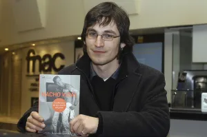 Media Prints: BARBADavid (1973). Journalist. 2004