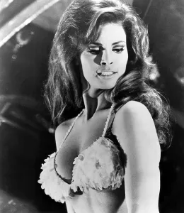 Images Dated 15th November 2013: BEDAZZLED, Raquel Welch, 1967